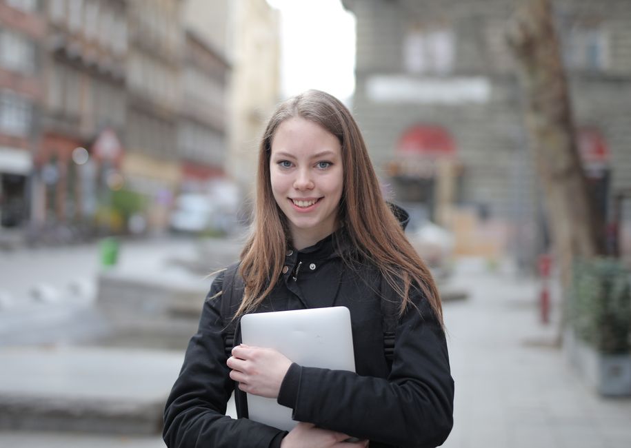 Porträt einer Teilnehmenden Person für Online Marketing Kurs Feedback